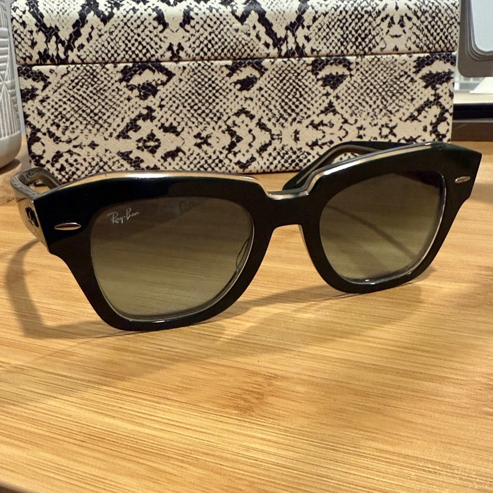Ray-Ban Classic Green Sunglasses